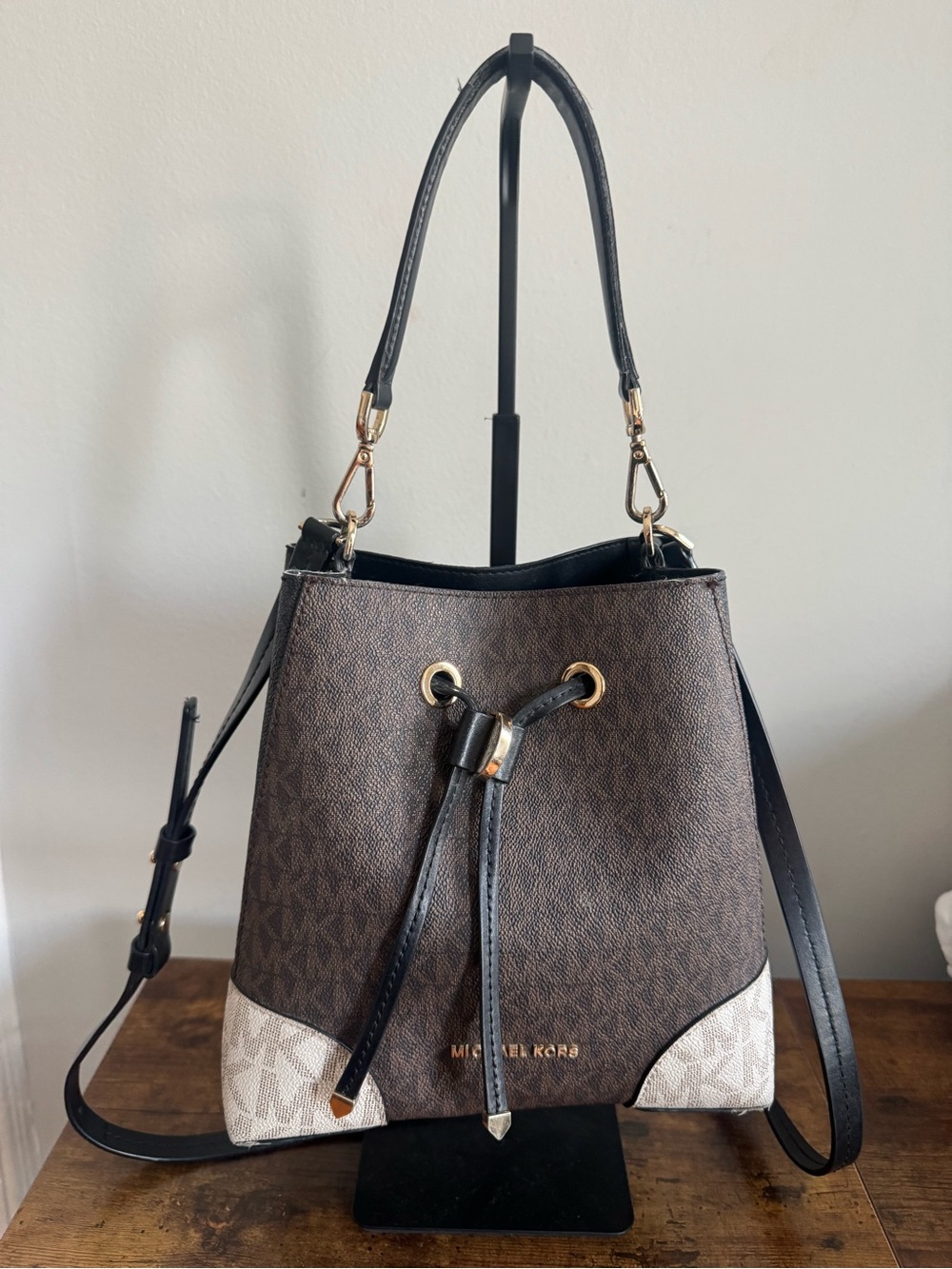 Michael Kors Brown and Cream Signature Drawstring Bucket Shoulder Bag